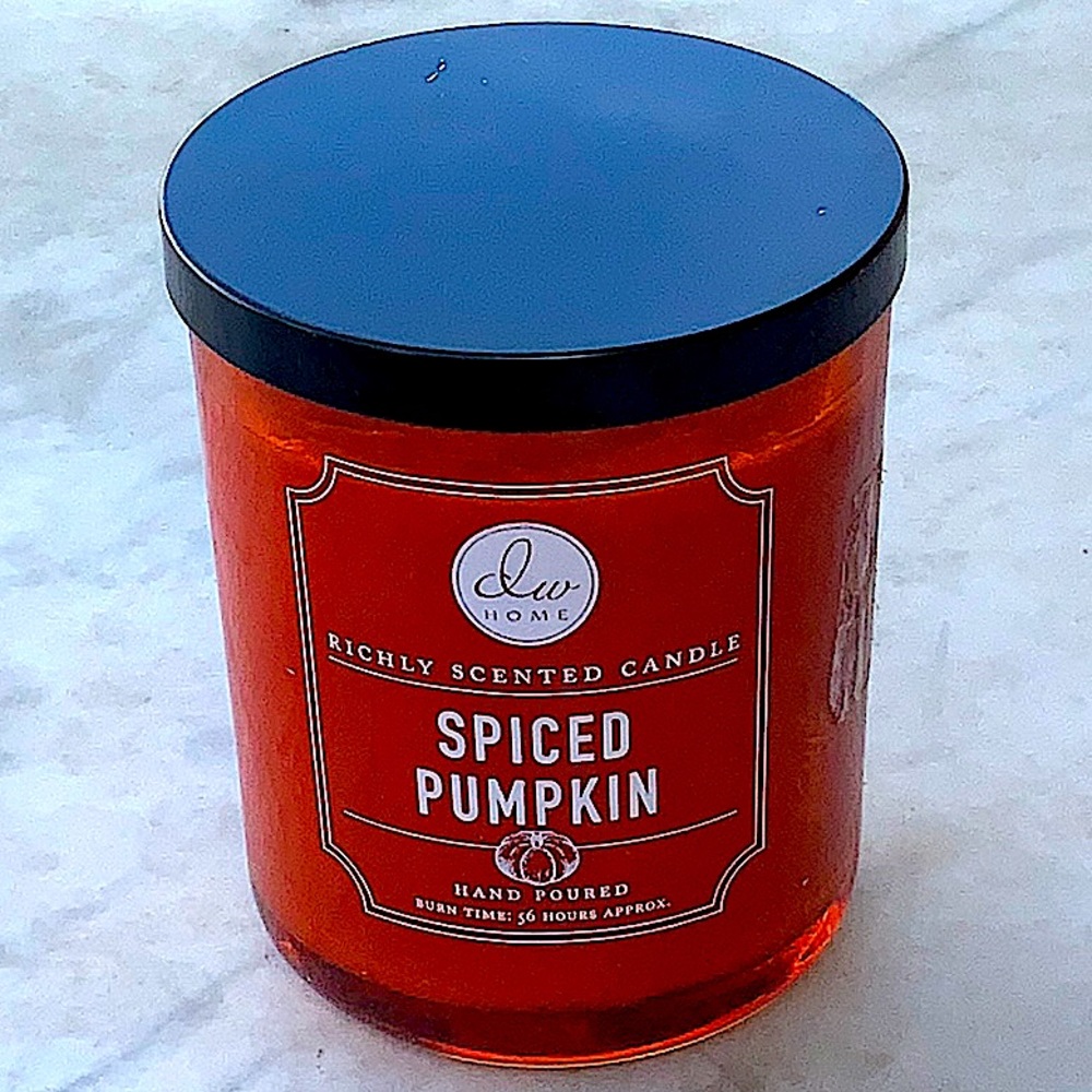 DW HOME SPICED PUMPKIN CANDLE RICHLY SCENTED